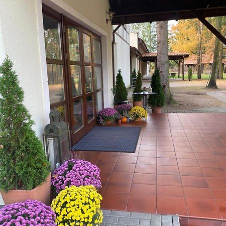 Hotel Restauracja Cztery Pory Roku Orneta Exteriör bild