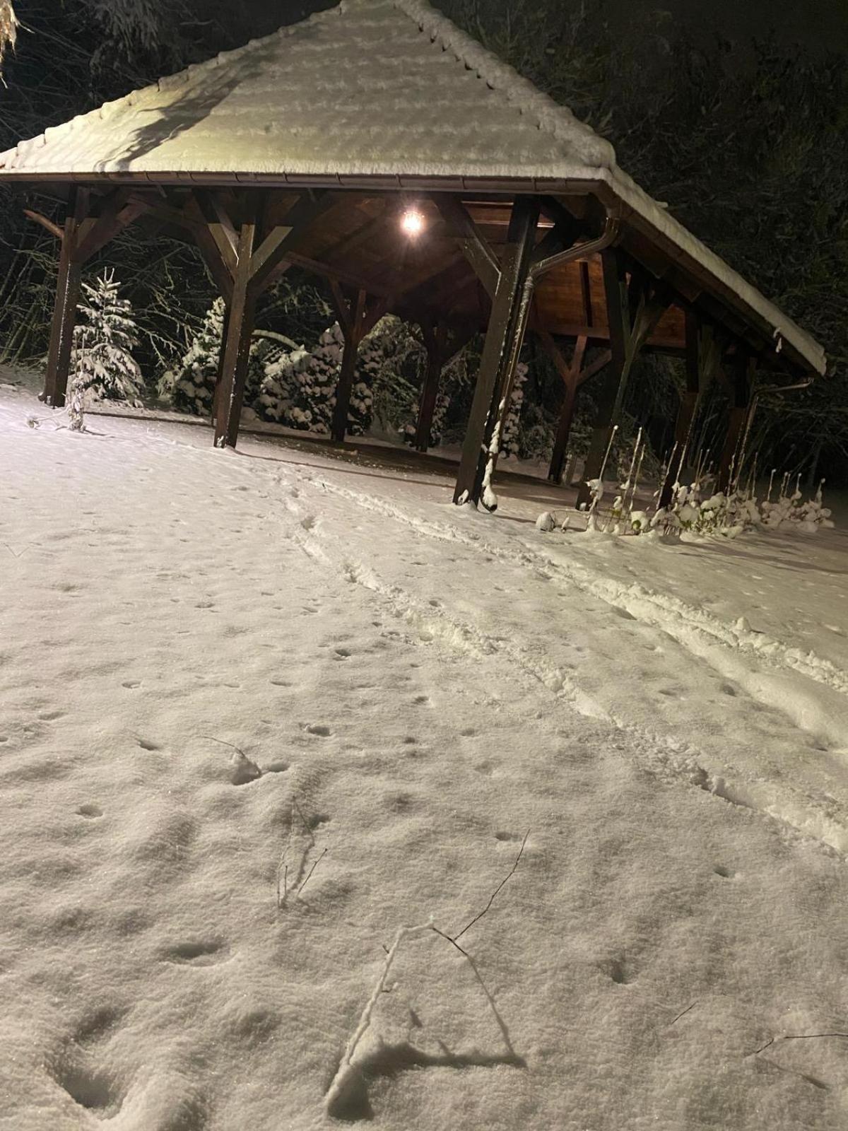 Hotel Restauracja Cztery Pory Roku Orneta Exteriör bild
