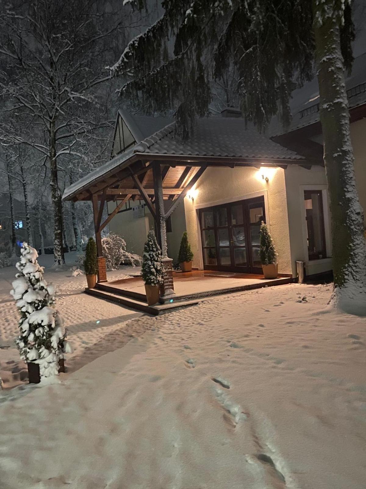 Hotel Restauracja Cztery Pory Roku Orneta Exteriör bild