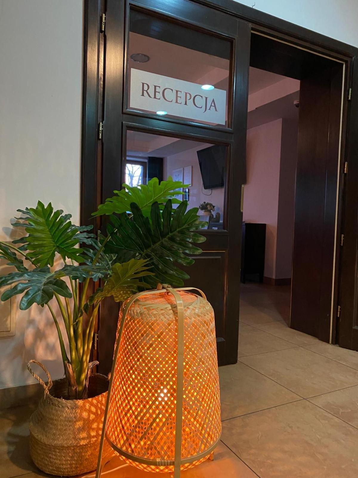 Hotel Restauracja Cztery Pory Roku Orneta Exteriör bild