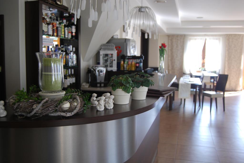 Hotel Restauracja Cztery Pory Roku Orneta Exteriör bild